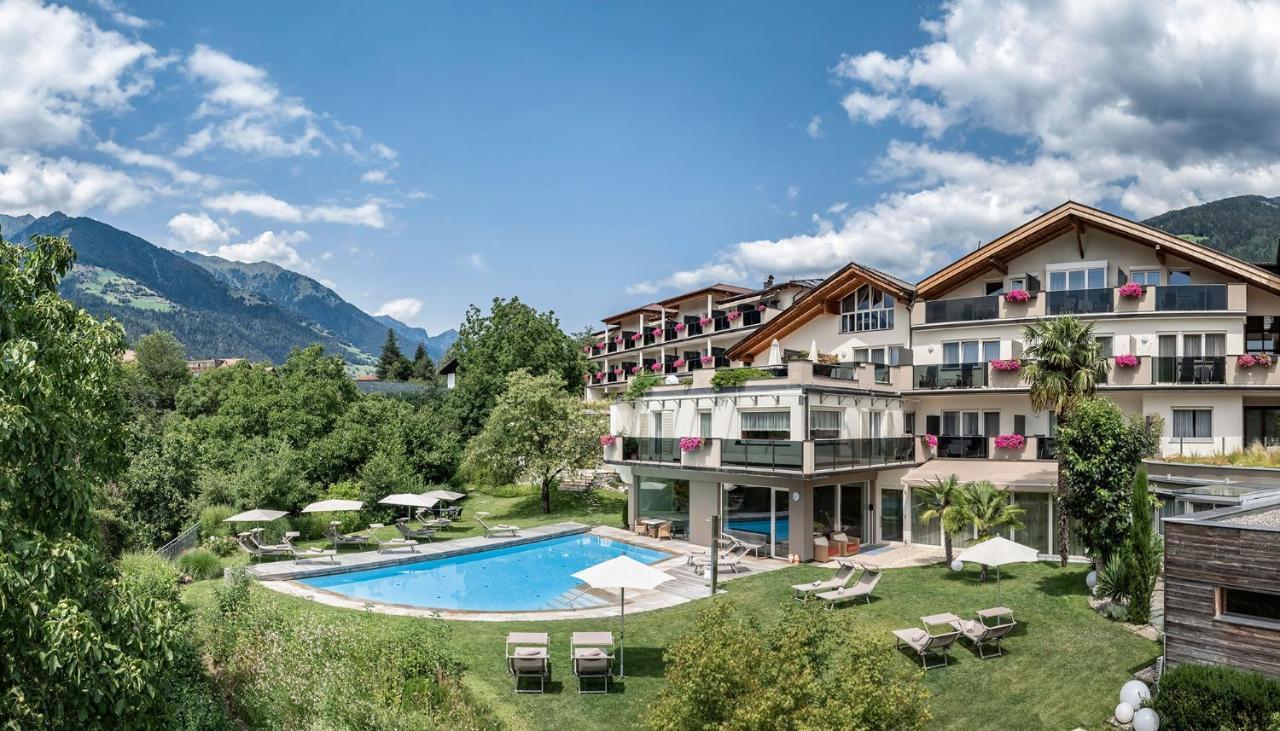 Baumgartner'S Blumenhotel Schenna Exterior photo